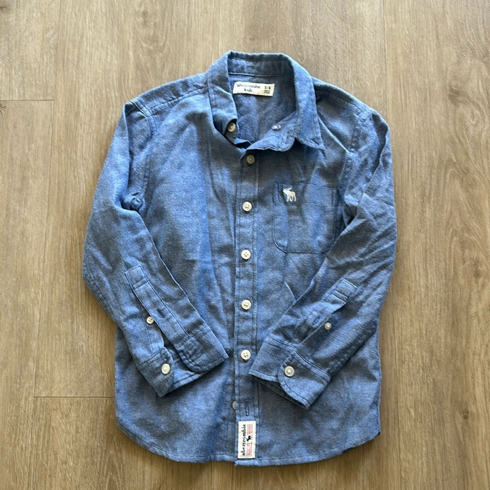 Abercrombie Kids Boys Button Down Shirt size 5/6